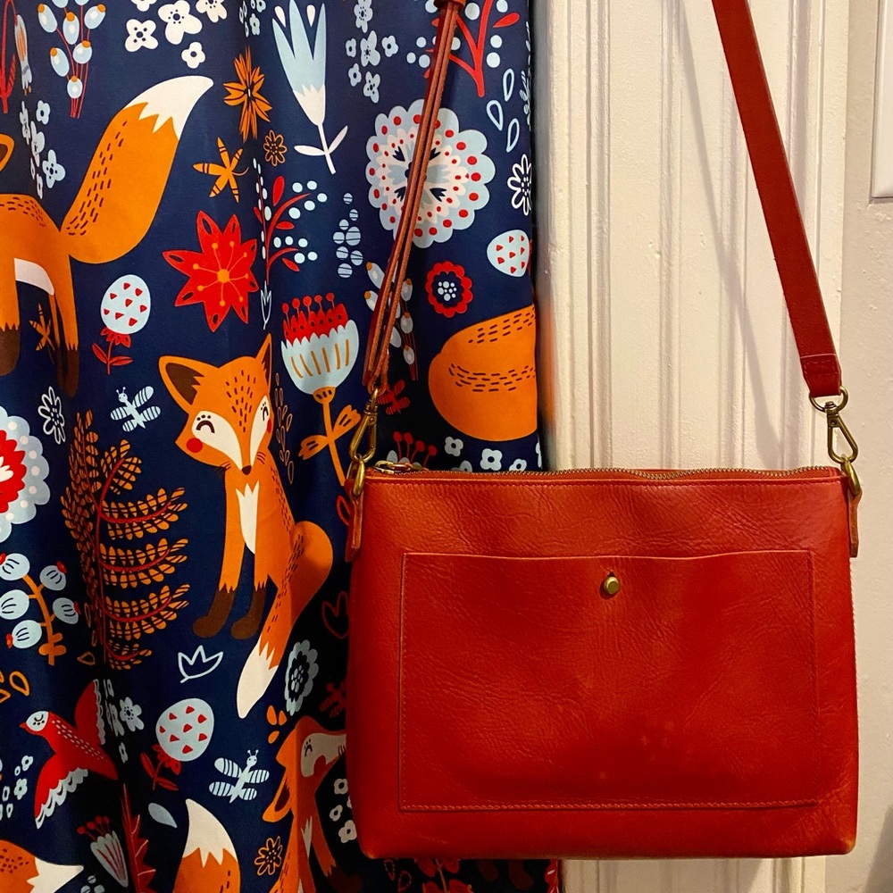 The Transport Shoulder
Crossbody Bag